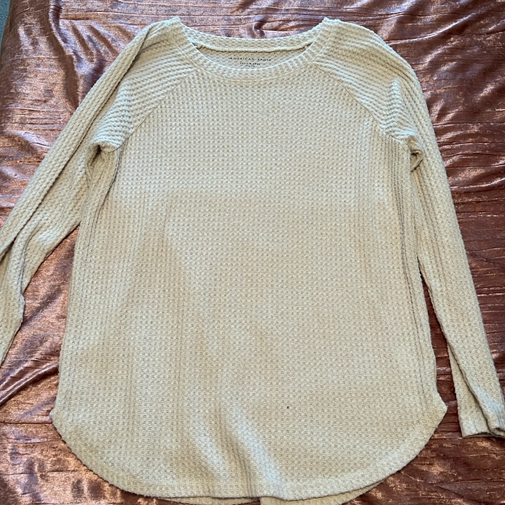American eagle sweater long sleeve. Size medium.